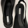 Siyah Kuzu Derisi Sivri Burunlu Slingback Ayakkabı